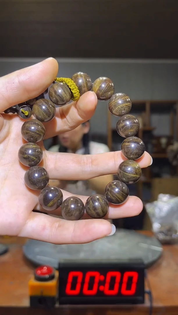 金丝楠梁*林阴沉木1.5手串