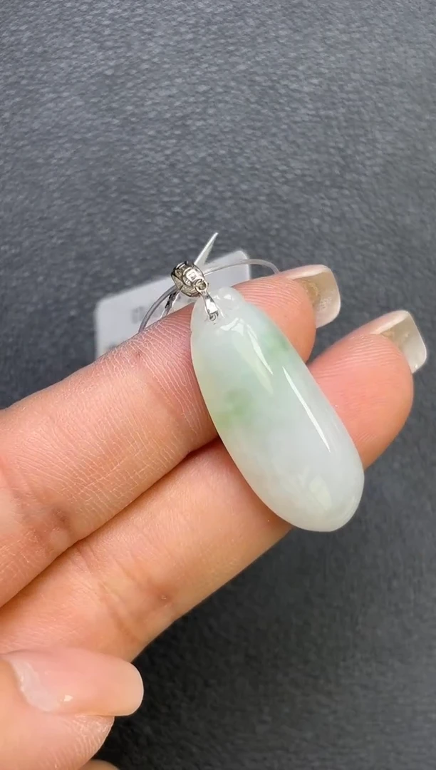 颈饰18K金镶嵌翡翠福瓜