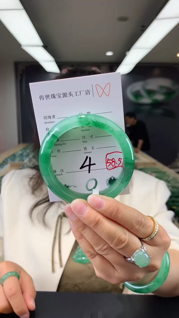 【闪购商品】石英质玉手镯未镶嵌58