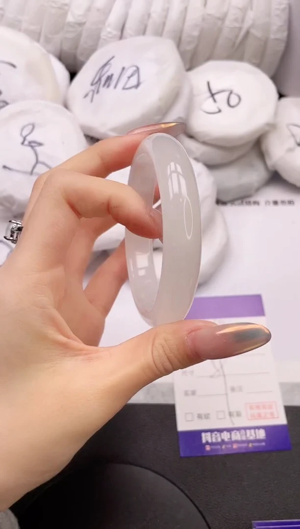 【闪购商品】石英质玉手镯未镶嵌26K269-59