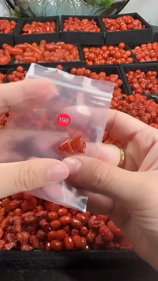 颈饰未镶嵌南红玛瑙1