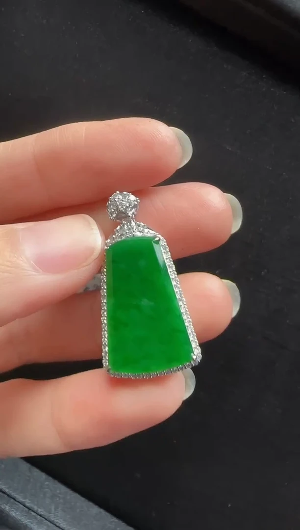 【闪购商品】翡翠颈饰18K金镶嵌525无事牌一个