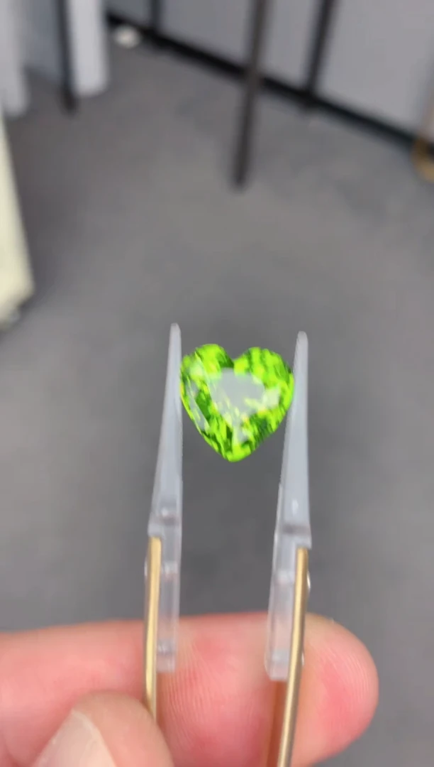 未镶嵌裸石橄榄石10.9ct 橄榄石