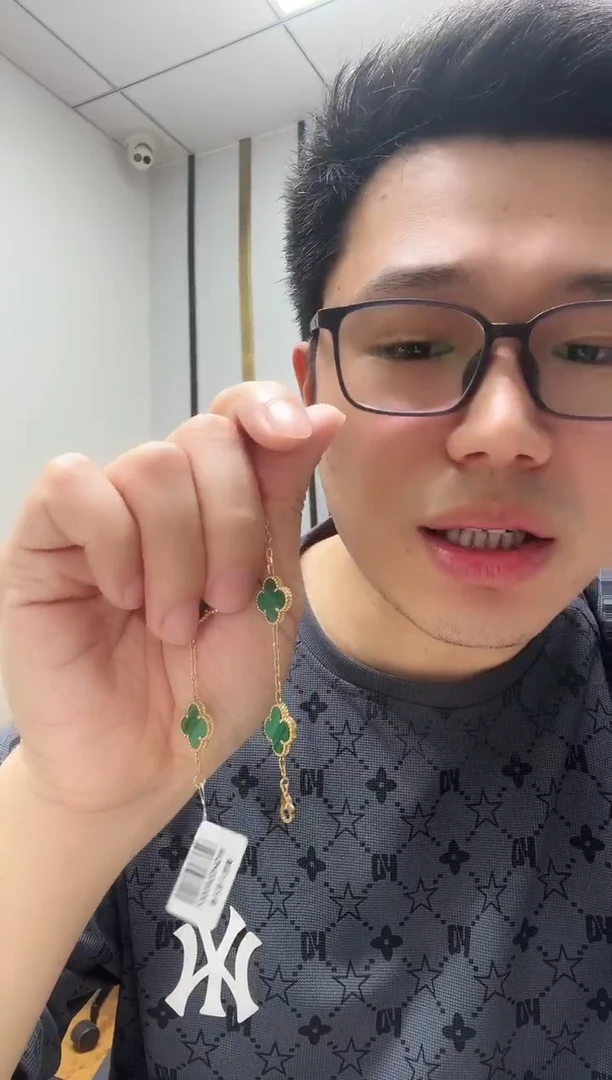 18K金镶嵌孔雀石手链雅*绿色k黄，五花手链