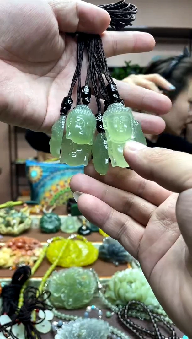 未镶嵌岫玉吊坠多样性发货发其中之一