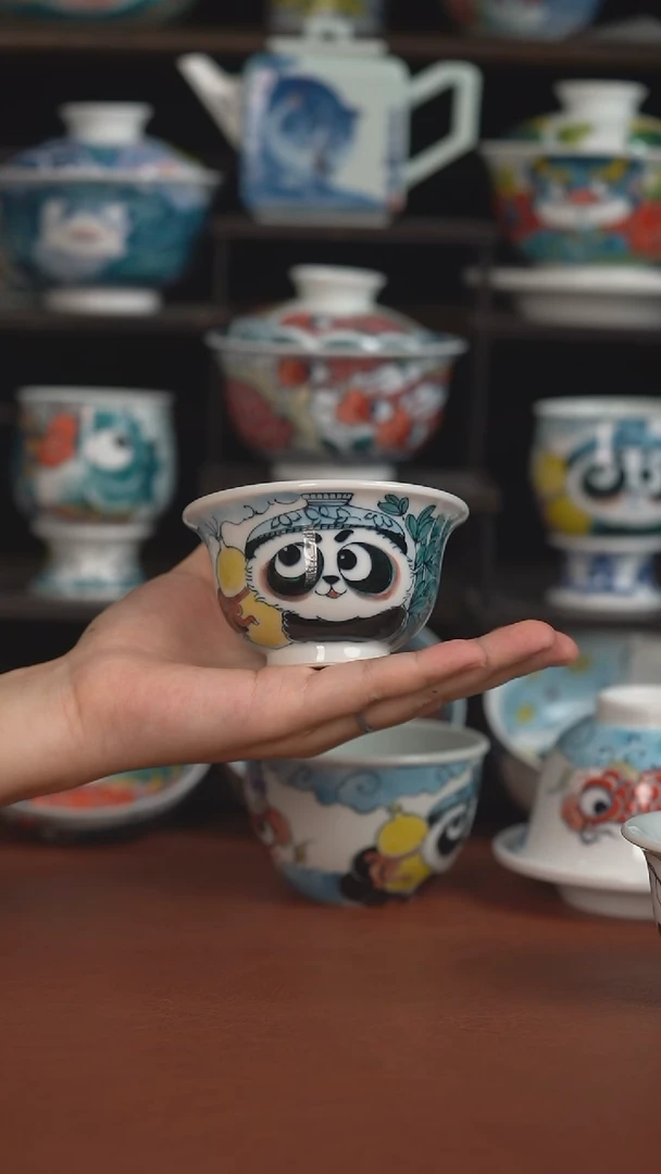 昨明福在眼前压手杯（宠粉福利 ）