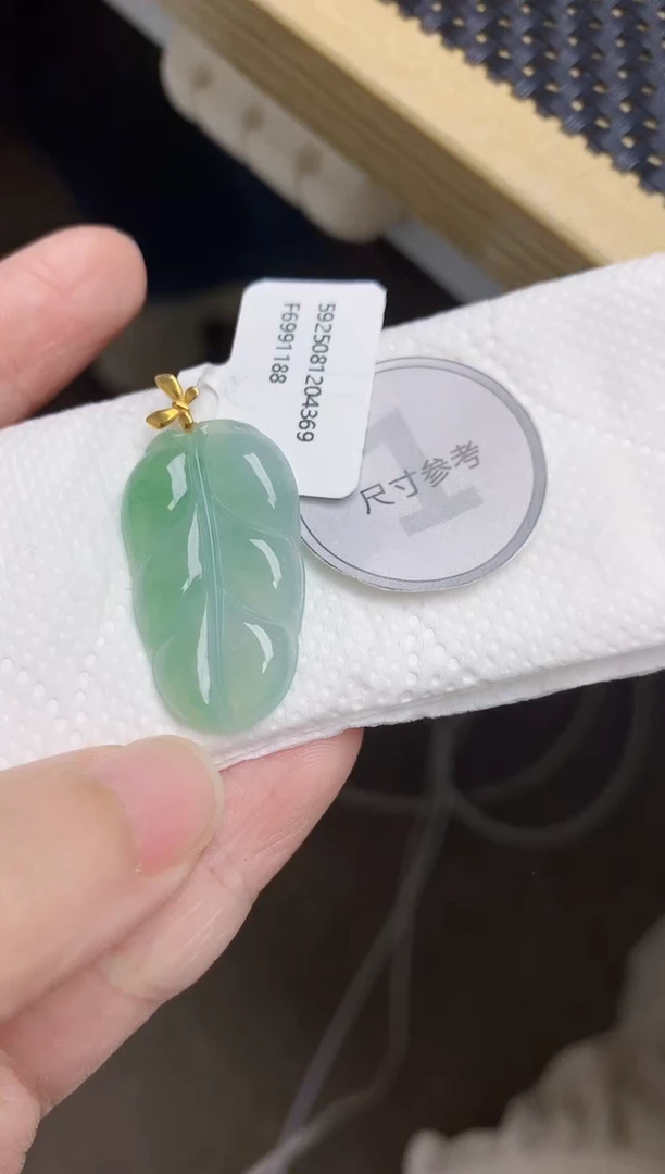 颈饰18K金镶嵌翡翠天然缅甸A货翡翠