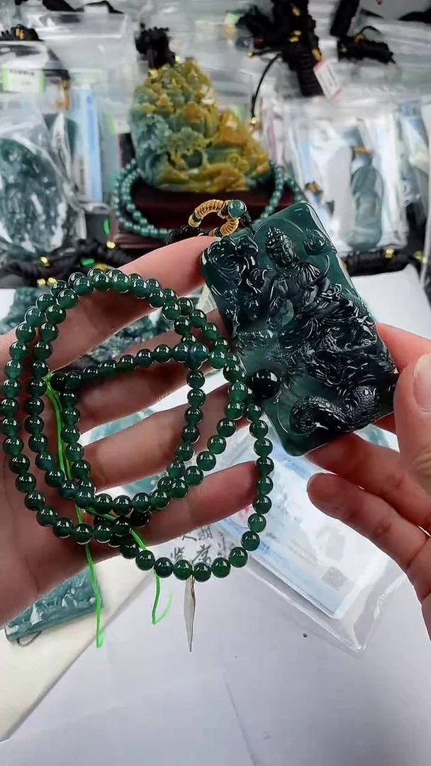 【闪购商品】翡翠颈饰未镶嵌        