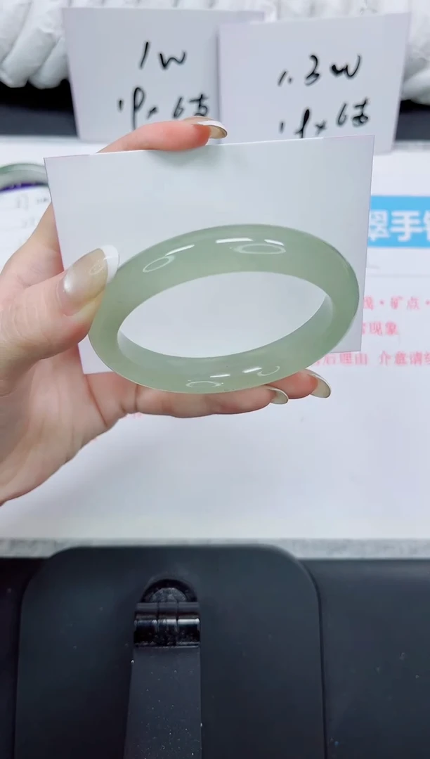 石英质玉手镯未镶嵌68