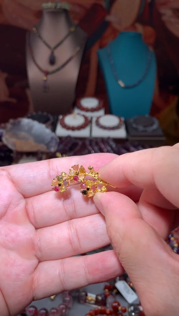 未镶嵌胸针碧玺多样性