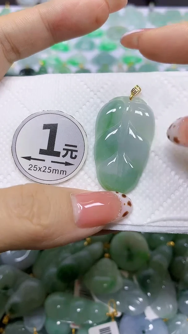 颈饰18K金镶嵌翡翠天然翡翠A货