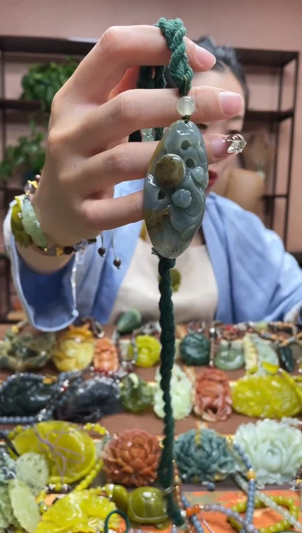 未镶嵌岫玉吊坠·