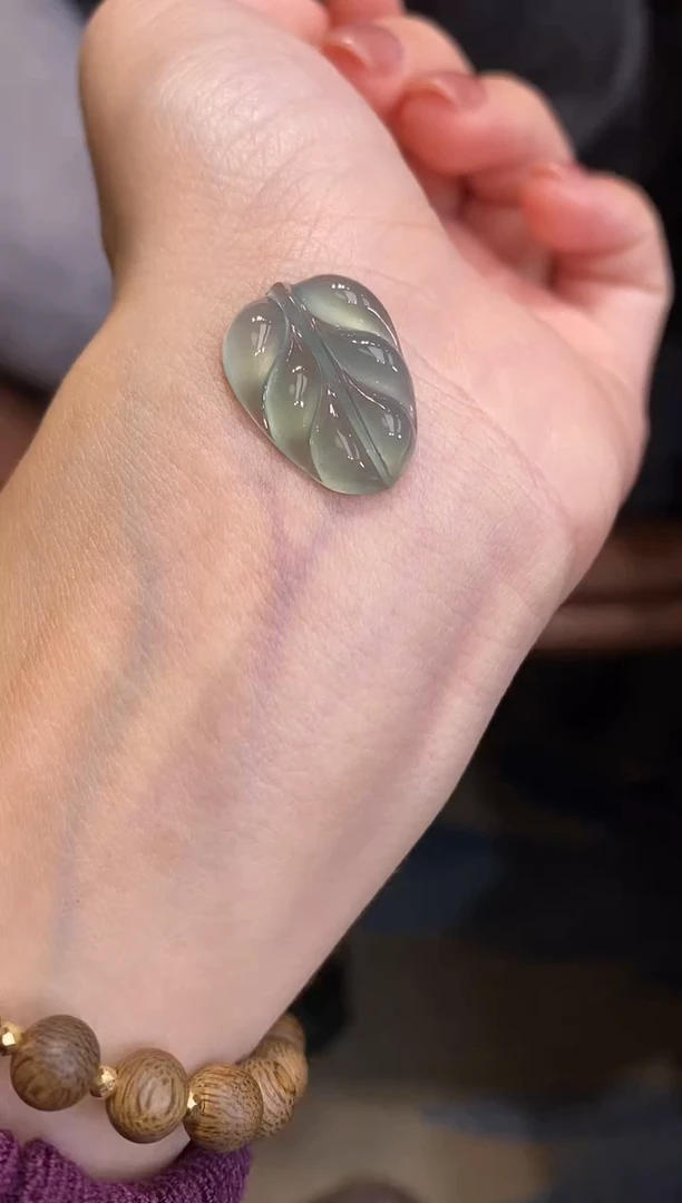 颈饰未镶嵌翡翠叶子