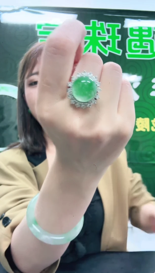 未镶嵌1石英质玉（非洲翠）/9782