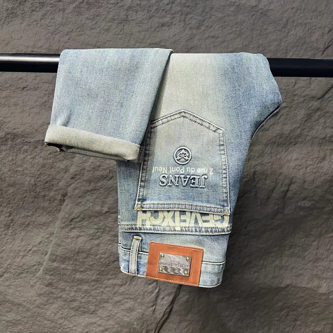 小魔怪2025春夏新款压花牛仔裤男修身小直筒百搭弹力欧货轻奢长裤