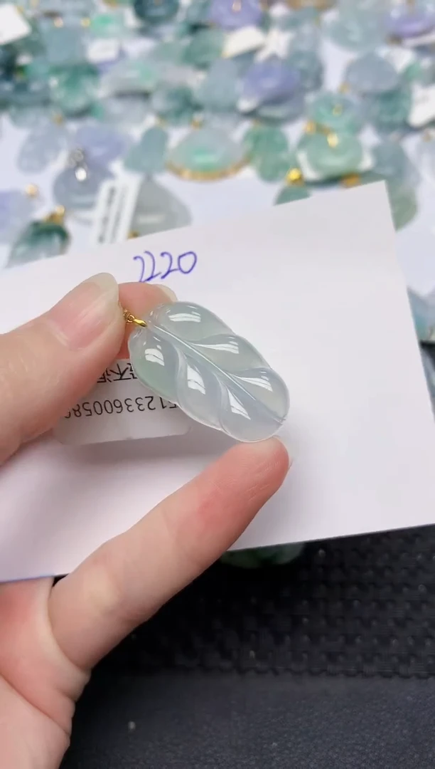 颈饰18K金镶嵌翡翠天然缅甸A货翡翠百元以上9元证书费自理