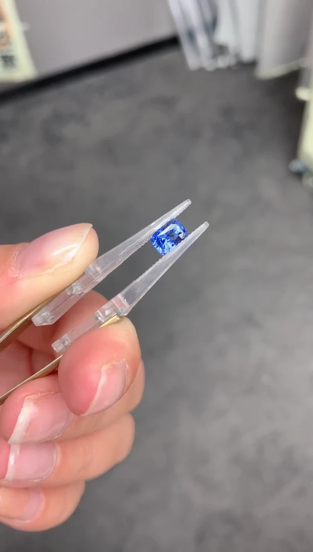 【闪购商品】蓝宝石裸石未镶嵌1.5ct矢车菊