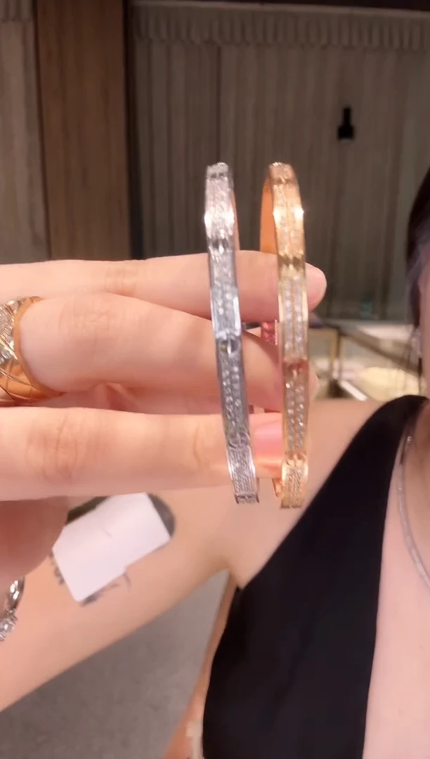 18K金镶嵌手镯钻石满天星手镯多样性发其一