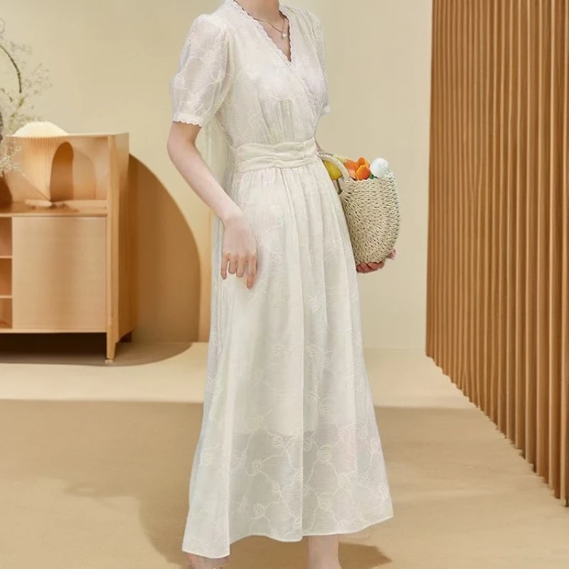 2025夏季新品法式修身V字领连衣裙优雅气质百搭裙子