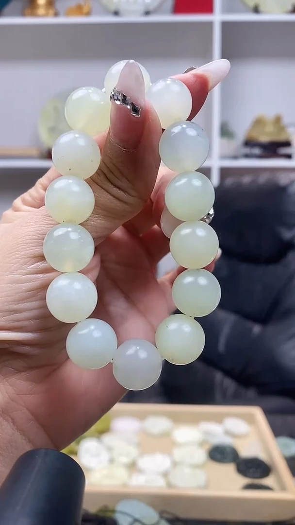 未镶嵌岫玉手串  +14