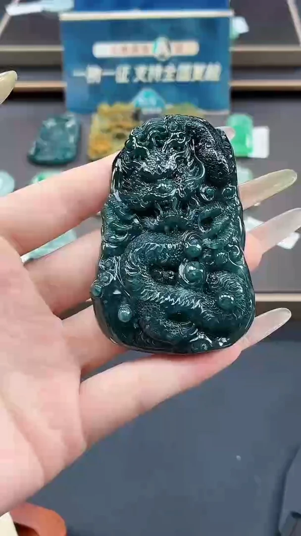 翡翠未镶嵌颈饰DLZ25081385