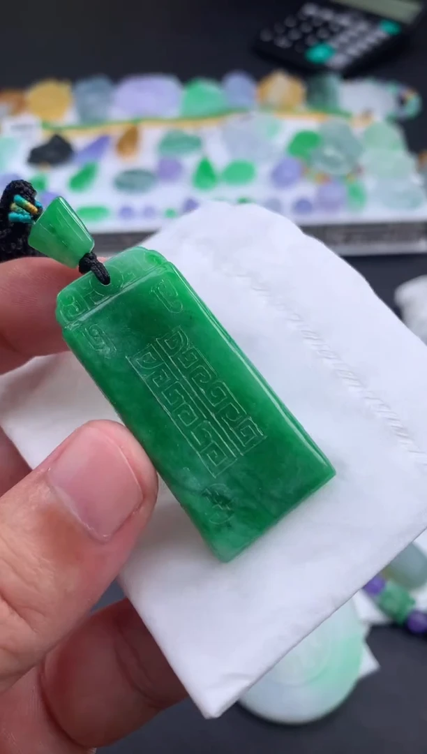 颈饰未镶嵌翡翠被****暖翡翠