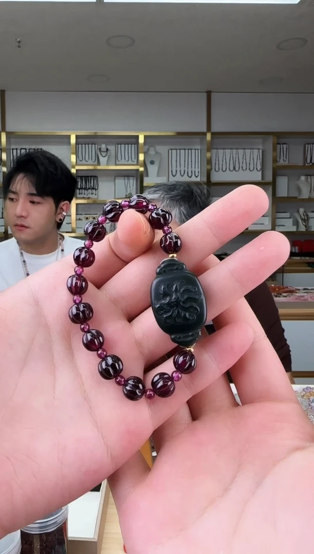 【闪购商品】石榴石雕刻件手链库存有限售完即止18K金镶嵌 