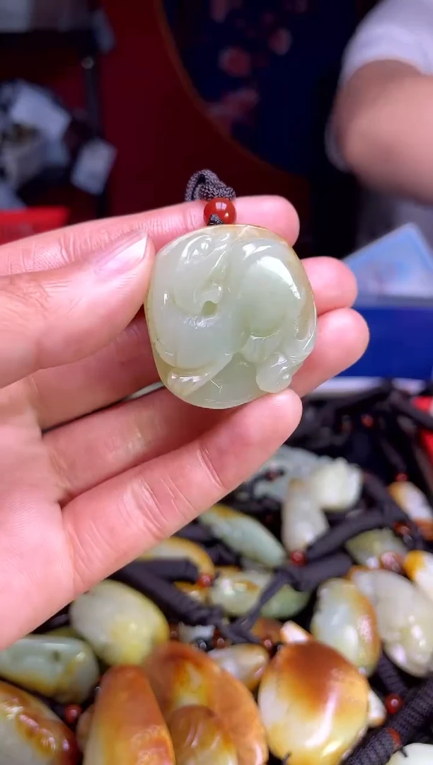 和田玉未镶嵌颈饰1