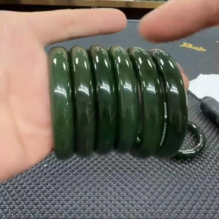 【老郑家】和田玉手镯一支(多样性发1件)