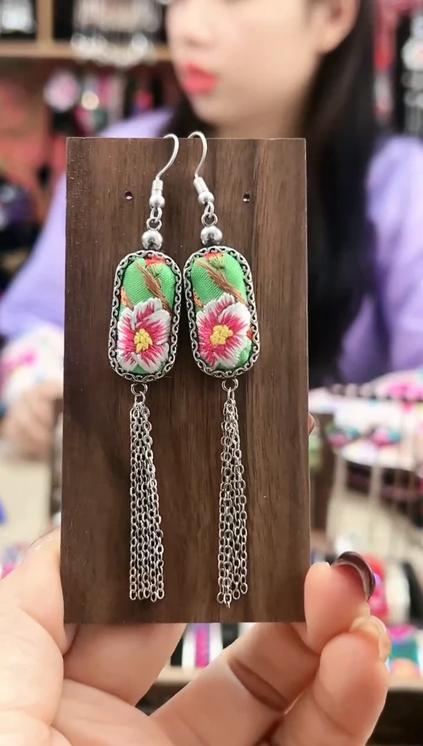 【闪购商品】织绣民族风老绣饰品147