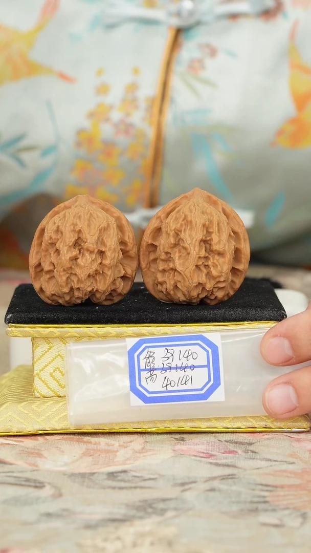 【闪购商品】文玩核桃把件梨木台