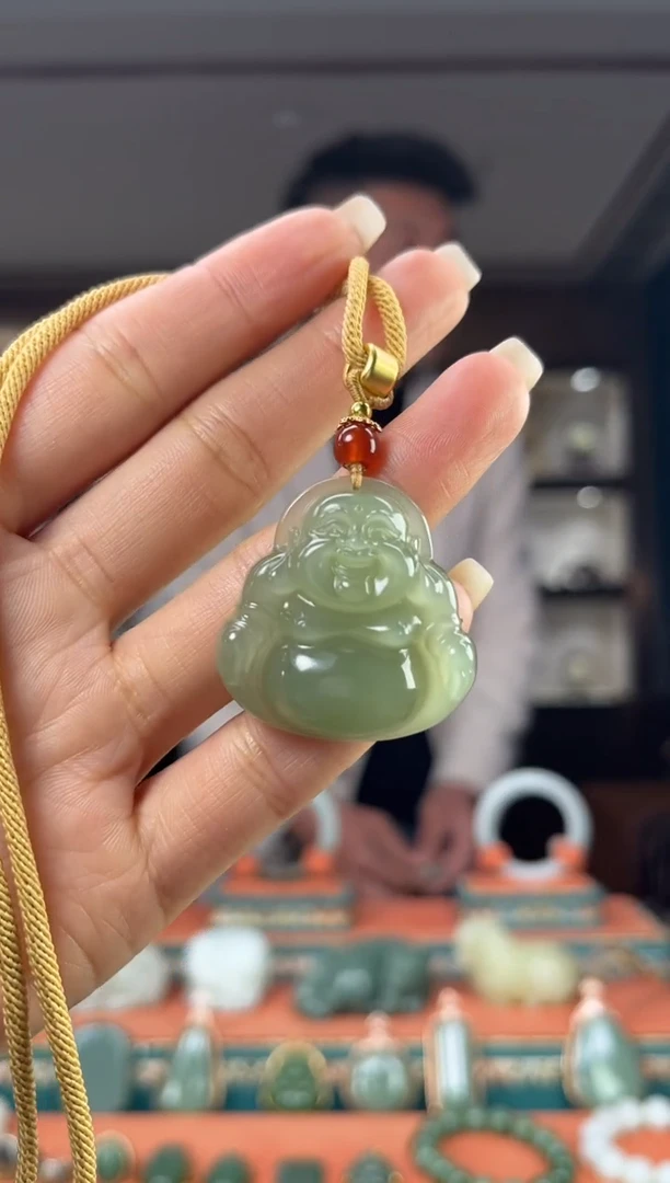 颈饰未镶嵌和田玉佩佩