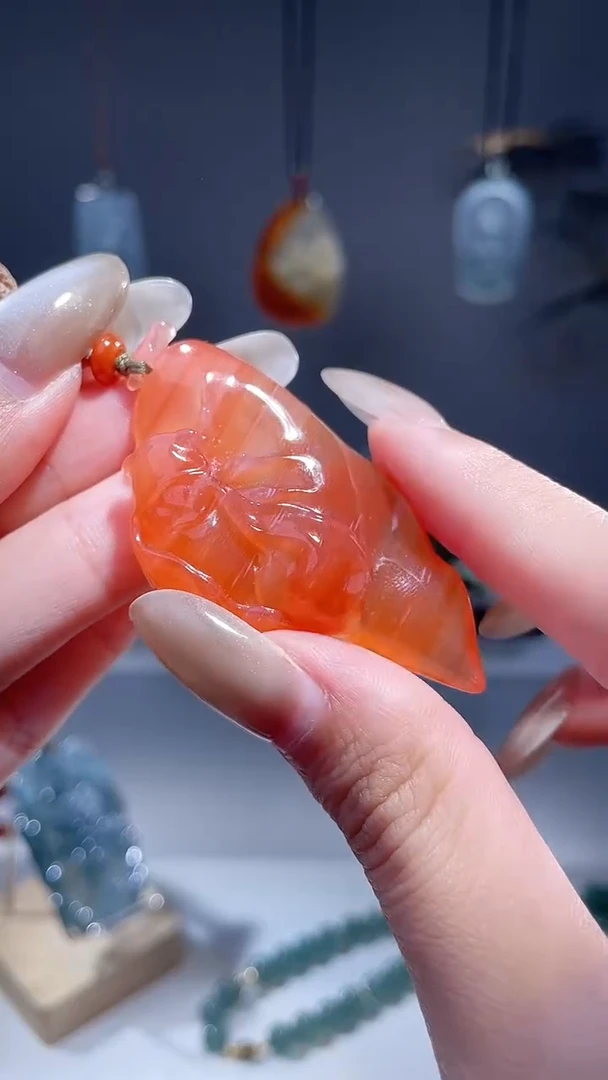 未镶嵌颈饰玛瑙/玉髓一鸣惊人