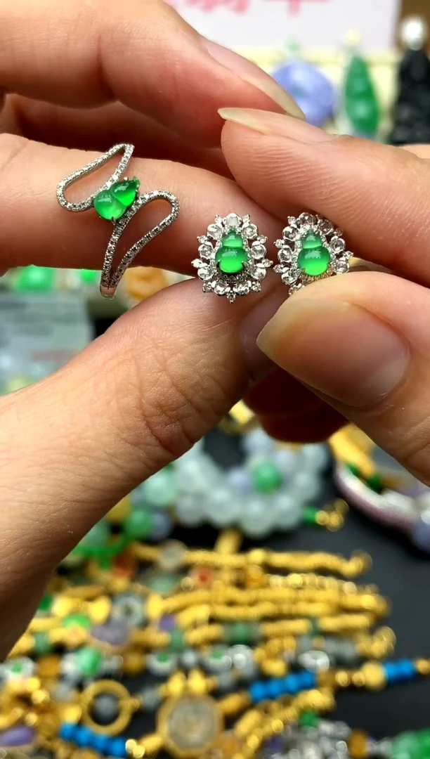 翡翠18K金镶嵌耳饰357-中国好珍宝