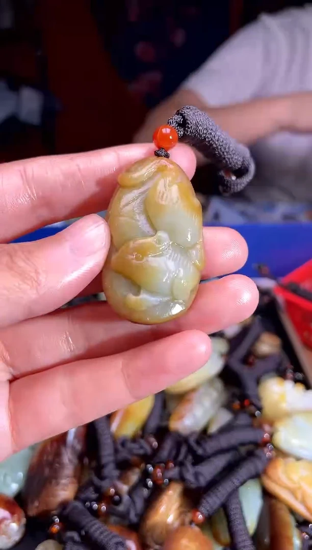 和田玉未镶嵌颈饰1
