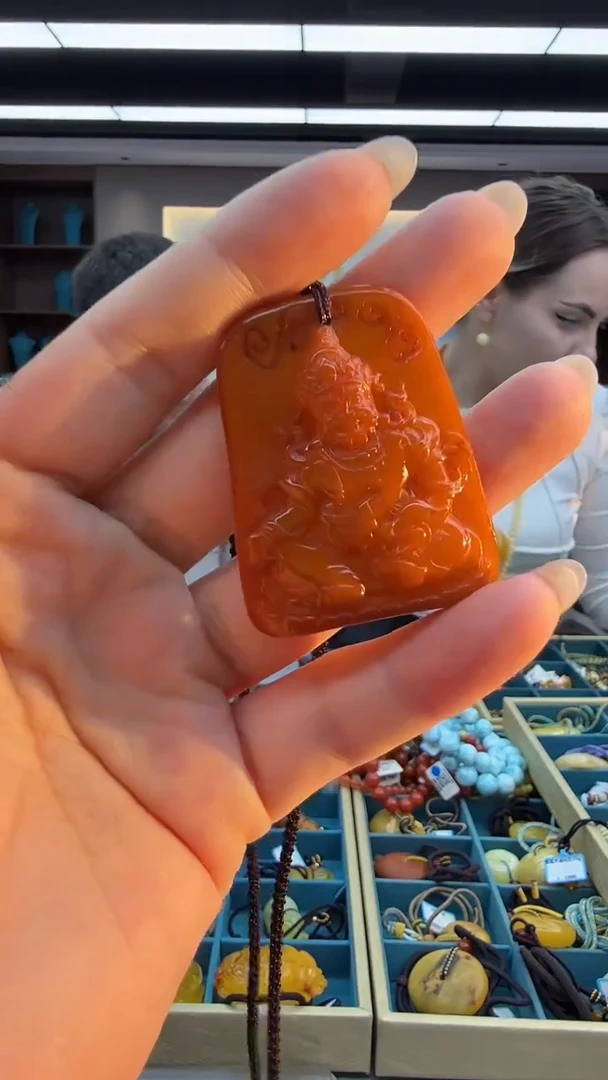 琥珀颈饰未镶嵌69秒拍号 假一罚三