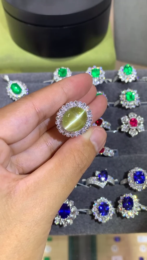 18K金镶嵌戒指金绿宝石8.21CT