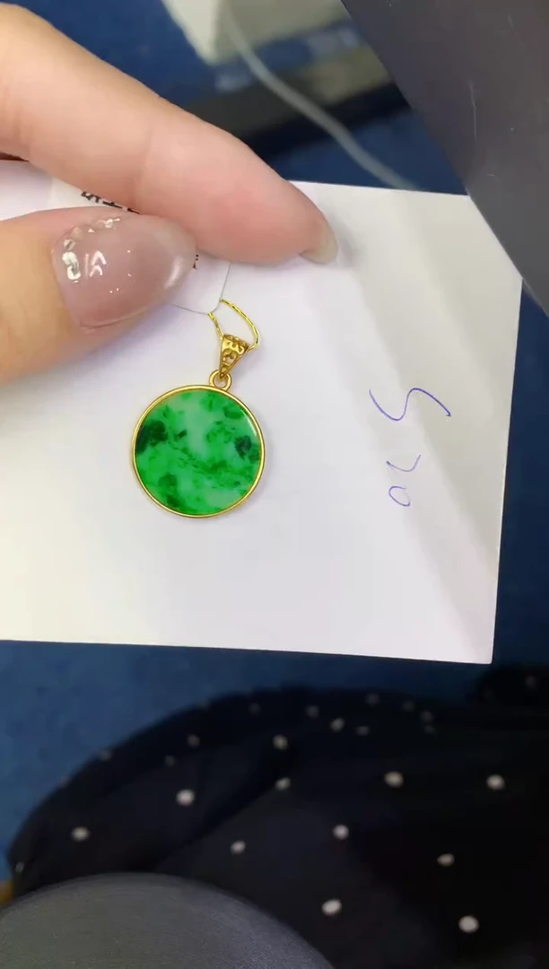 翡翠未镶嵌颈饰缅甸天然翡翠A货