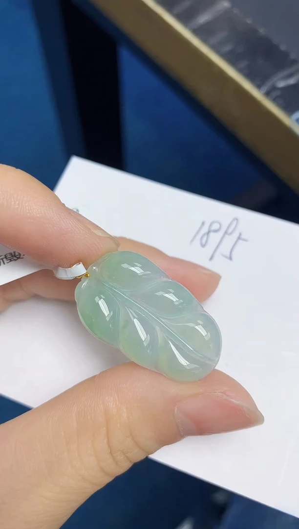 翡翠18K金镶嵌颈饰天然缅甸翡翠A货