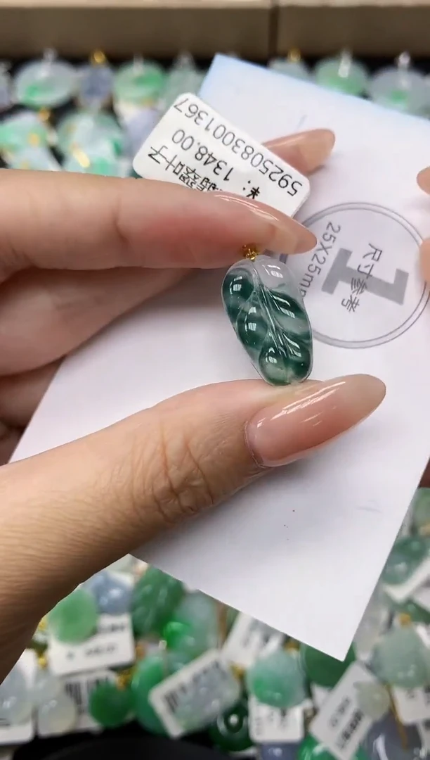 颈饰18K金镶嵌翡翠11111111111