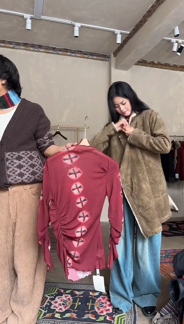 KWC26FW红色氆氇打底L