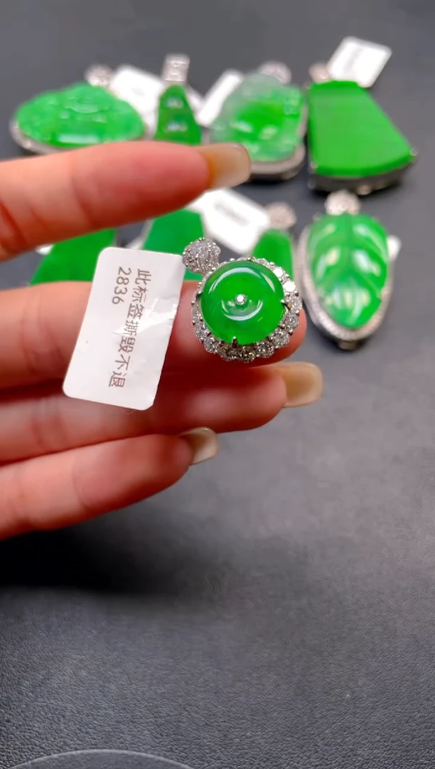 颈饰银S925镶嵌翡翠吊坠