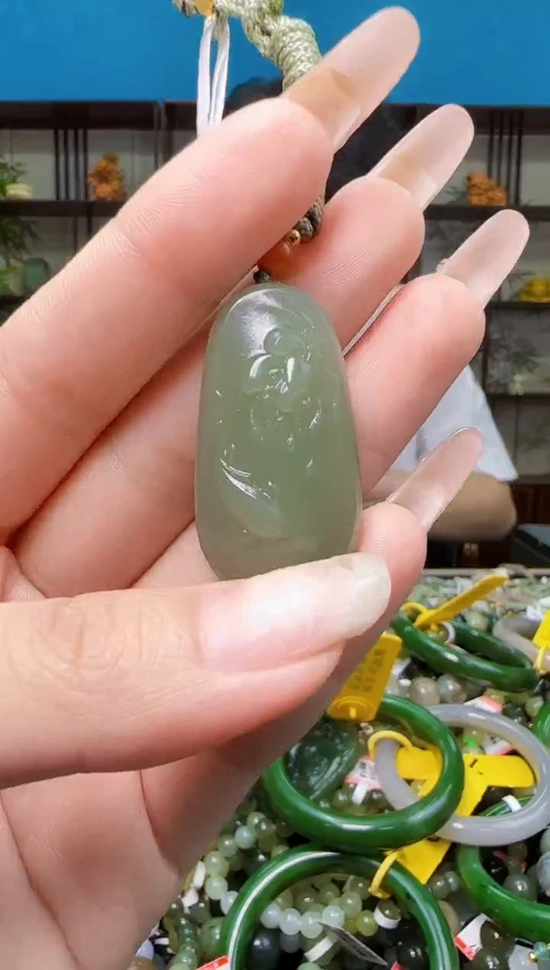 颈饰未镶嵌和田玉1