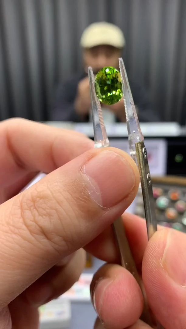 未镶嵌裸石橄榄石4.6ct 11