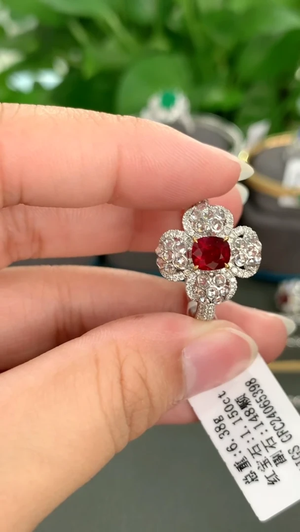 18K金镶嵌戒指红宝石1.15克拉