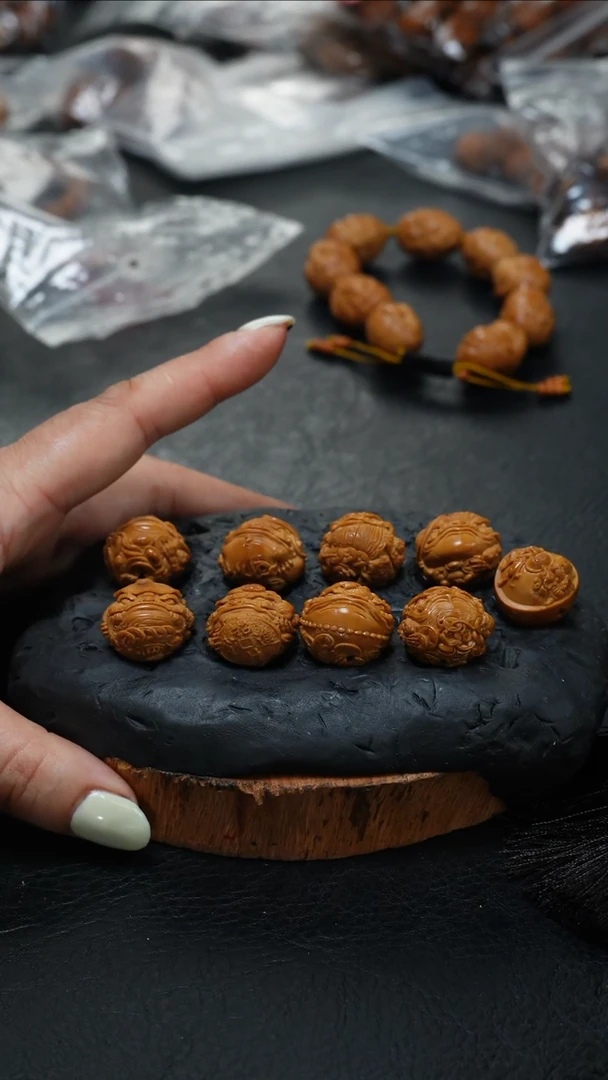 橄榄核手串平****财鱼子精品核雕