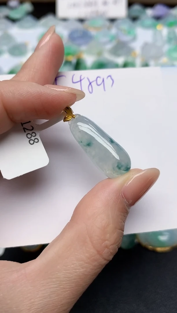 颈饰18K金镶嵌翡翠 天然缅甸A货翡翠百元以上9元证书费自理