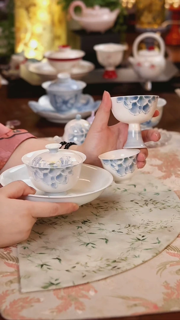 青花莲韵四件套 哈哈