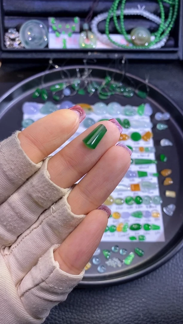 未镶嵌挂件翡翠牌