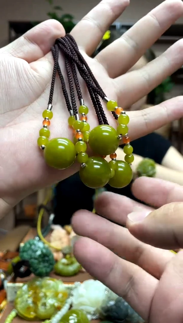 未镶嵌岫玉吊坠多样性发货发其中之一